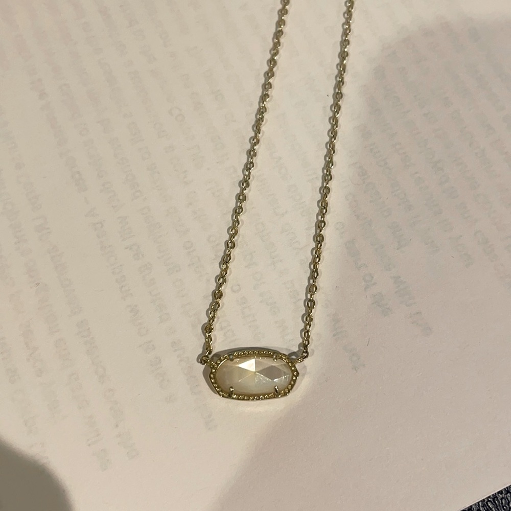 Kendra Scott necklace